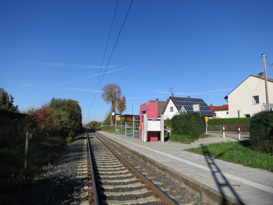 File:Haltepunkt Merching Bahnsteig.JPG