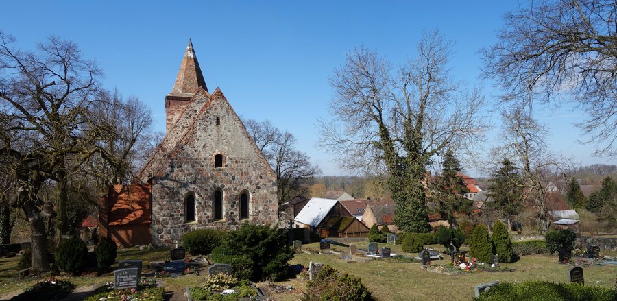 File:Dorfkirche und Friedhof Zichow 2018 E.jpg