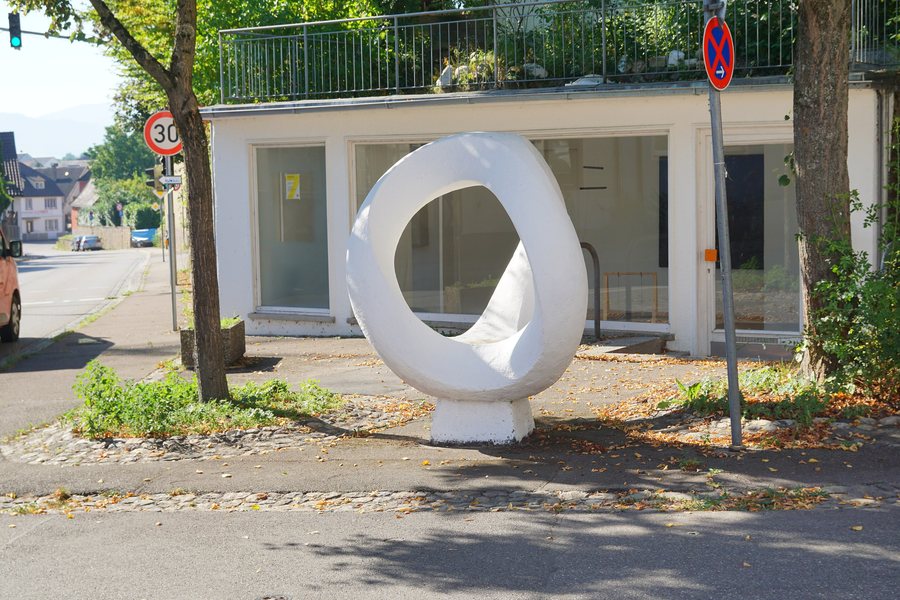 File:Kunstwerk in Freiburg-Munzingen 01.jpg
