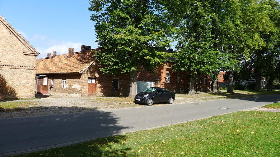 File:Herzsprung, Bauerngehöft und Gesindehaus.jpg