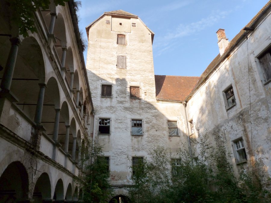 File:Schloss Rathsmannsdorf.JPG