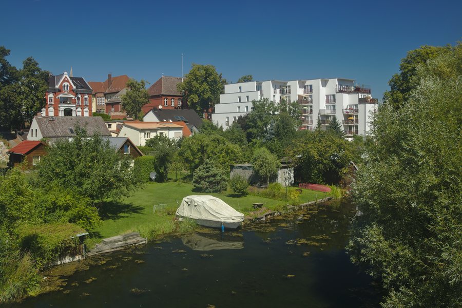 File:2018-08-06 DE Rüdersdorf bei Berlin, Kalkgraben @ Peter-Lübke-Brücke (49656145251).jpg