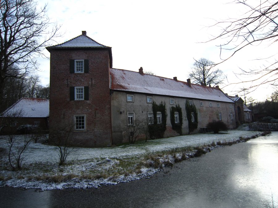 File:Burg Berum (Hage) 01.JPG