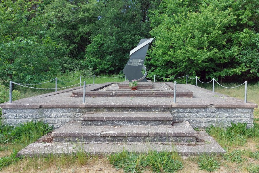 File:Denkmal Neu Gaarz (Neu Gaarz) Arapow Sergej Wiktorowitsch.jpg