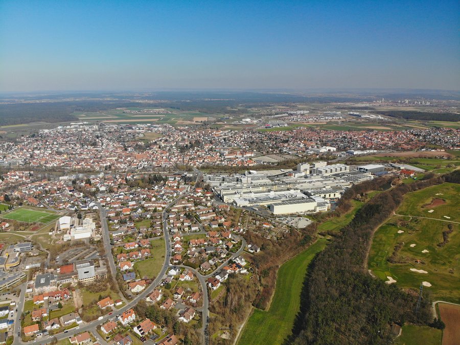 File:Herzogenaurach Luftaufnahme (2020).jpg