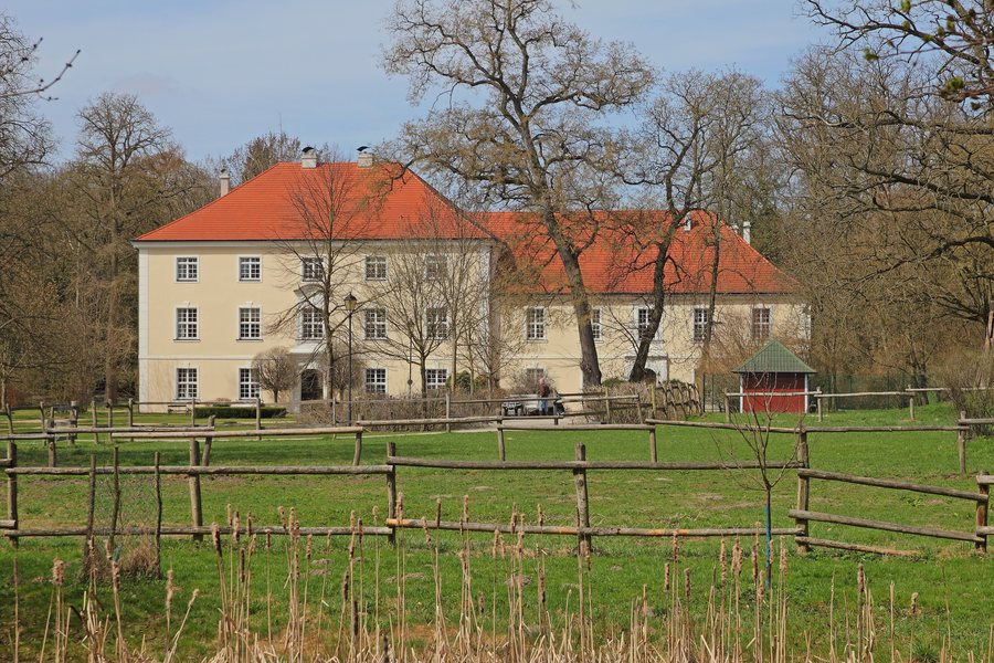 File:Madlitz-Wilmersdorf Landschaftspark und Schloss 02.jpg