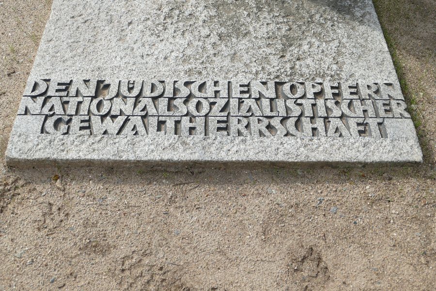 File:Flossenbürg concentration camp memorial 01.jpg