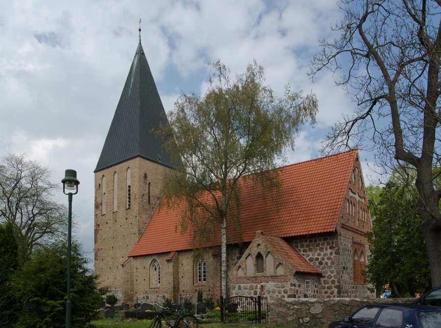 File:Lambrechtshagen Kirche.jpg