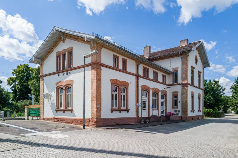 File:2025-07-23 GX6-114931 Achim-Lammerts Rheinsheim-Bahnhof HDR.jpg