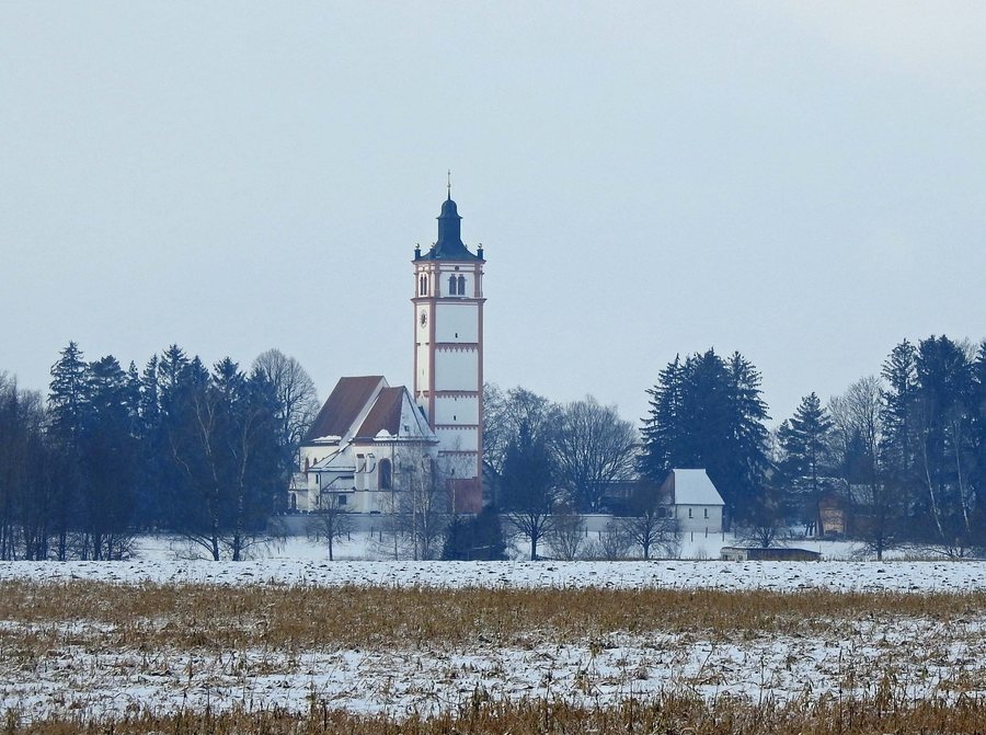 File:Lamerdingen - Am Statzelbach - Kirche v SO 160121.jpg