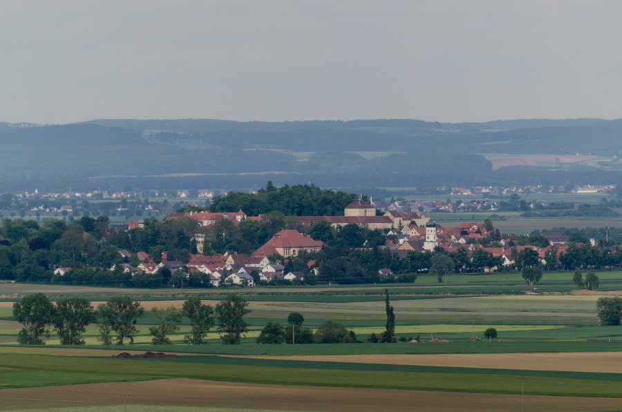 File:Wallerstein, Panorama von Westen, 001.jpg