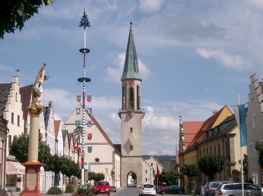 File:Kemnath Stadtplatz 2015.JPG