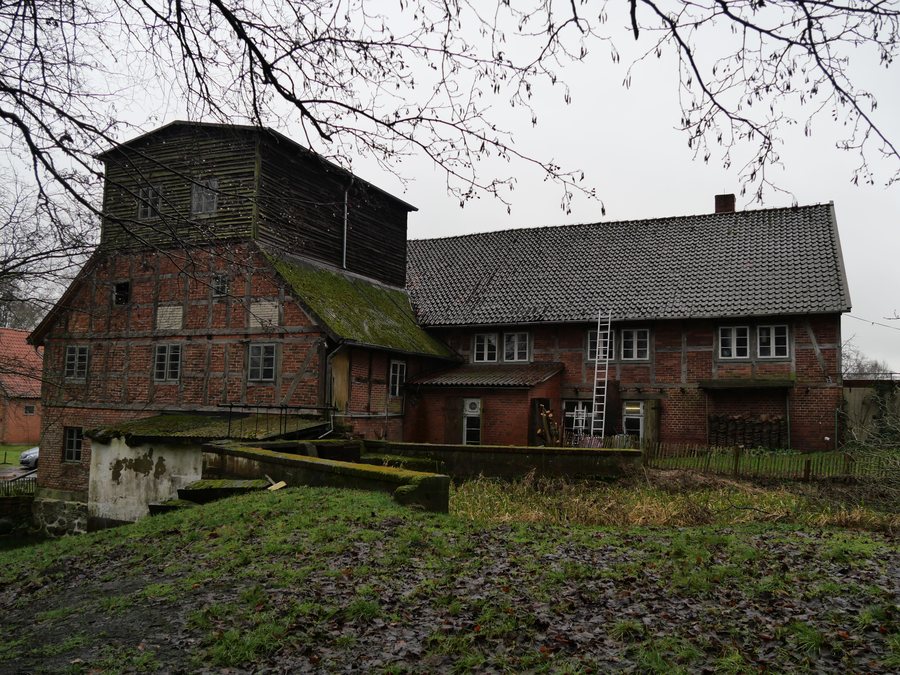 File:Jameln Wassermuehle 30853632 Muehlengebaeude Blick von Sueden NLD - Kottmann CC-BY-SA 40.jpg