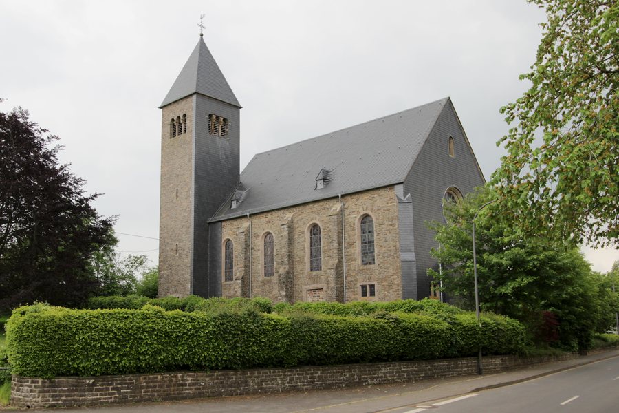 File:Olmscheid (Eifel); katholische Pfarrkirche St. Josef a.jpg