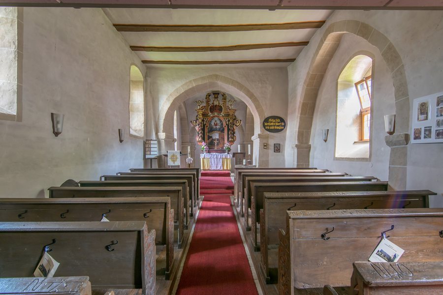 File:Neerdar St. Pankratius Blick zum Altar.jpg