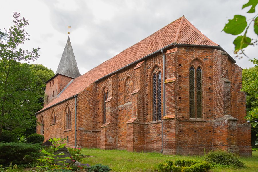 File:Gressow Dorfkirche 04.jpg