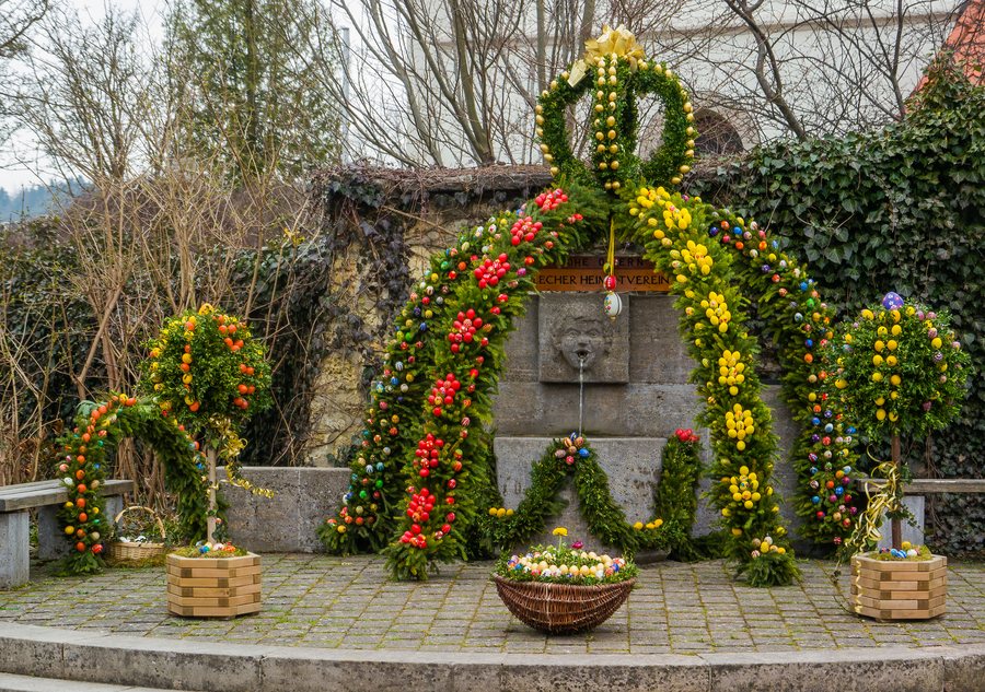 File:Plech Osterbrunnen-20120405-RM-165340.jpg