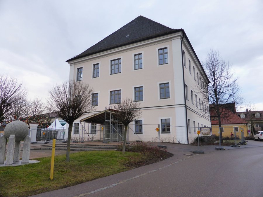 File:Barbing (Kirchstraße 1-2).jpg