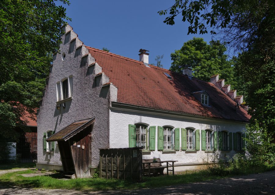 File:Forsthaus Diana im Ebersberger Forst (Kirchseeon), Impression 1.jpg