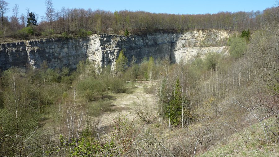 File:Alter Steinbruch bei Marienhagen - panoramio.jpg