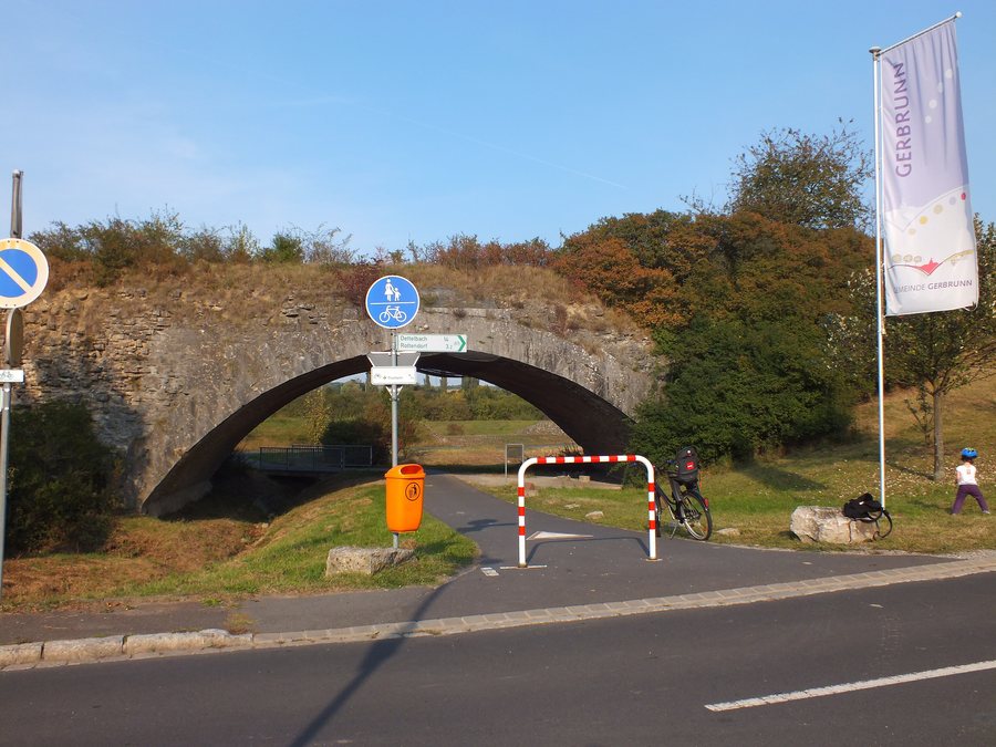 File:Römerbrücke Gerbrunn Südwestseite.jpg