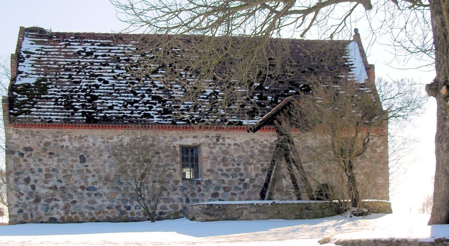 File:Nadrensee, Kirche 1.jpg