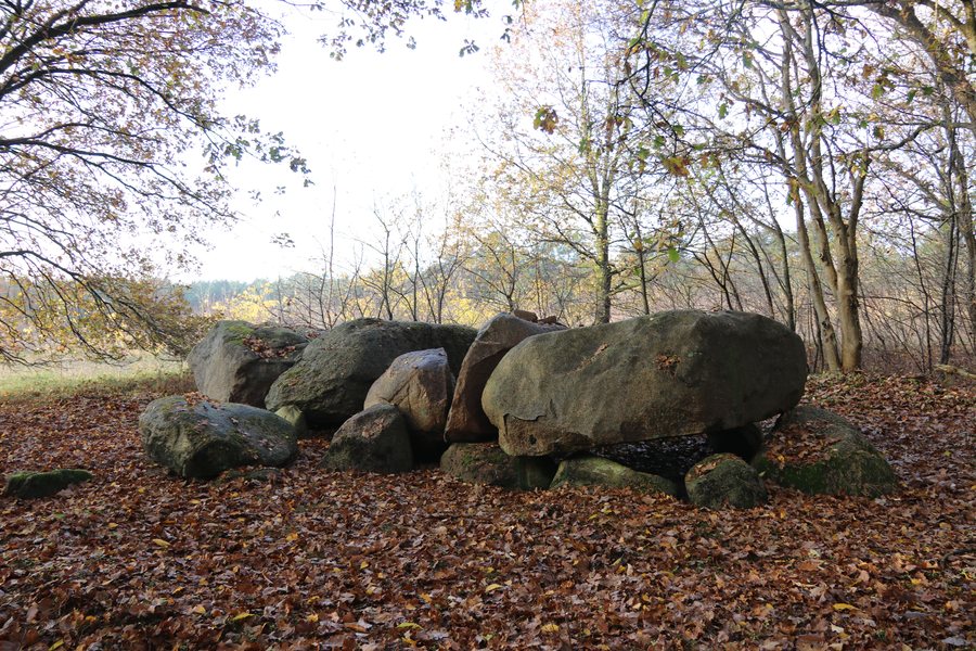 File:NLD Großsteingrab Groß-Stavern 3 01.jpg