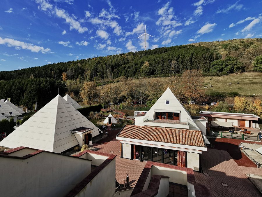 File:Lennestadt (DE), Sauerland-Pyramiden -- 2020 -- 153933.jpg