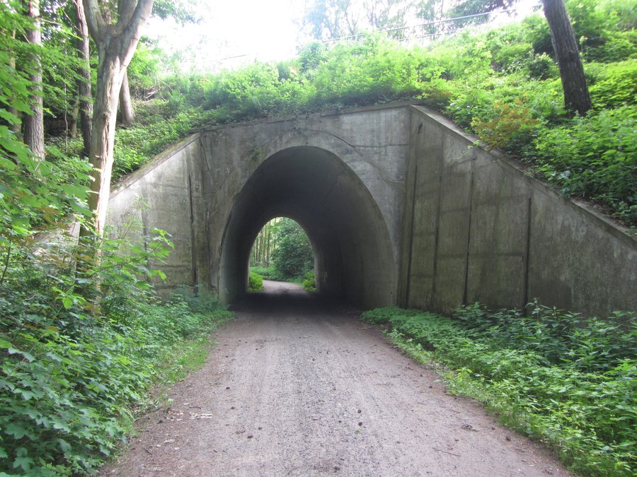 File:Neu Sallenthin Unterführung Bahnstrecke Ducherow-Heringsdorf-Wolgaster Fähre 2013-06-19 3.JPG