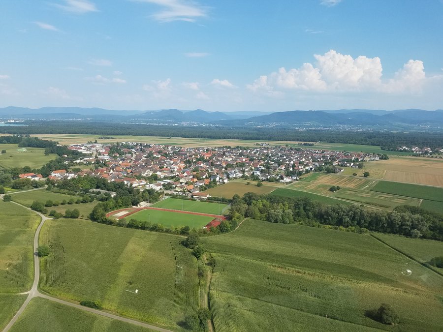 File:Hügelsheim Luftbild.jpg