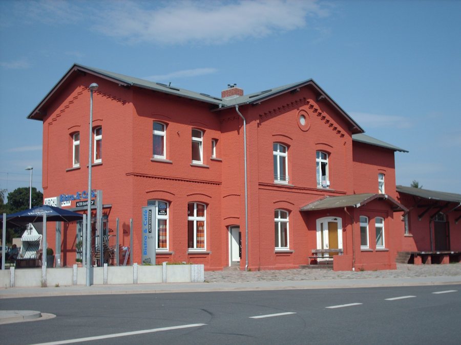 File:Bahnhof Kirchlengern.jpg