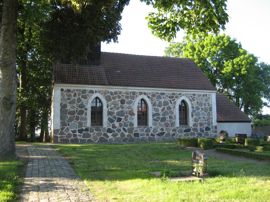 File:Polzow-Kirche-(Süden)-IMG 1202.JPG