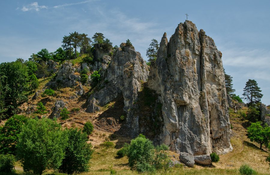 Burgstein at the southern edge of the Trockenhänge bei Dollnstein nature reserve