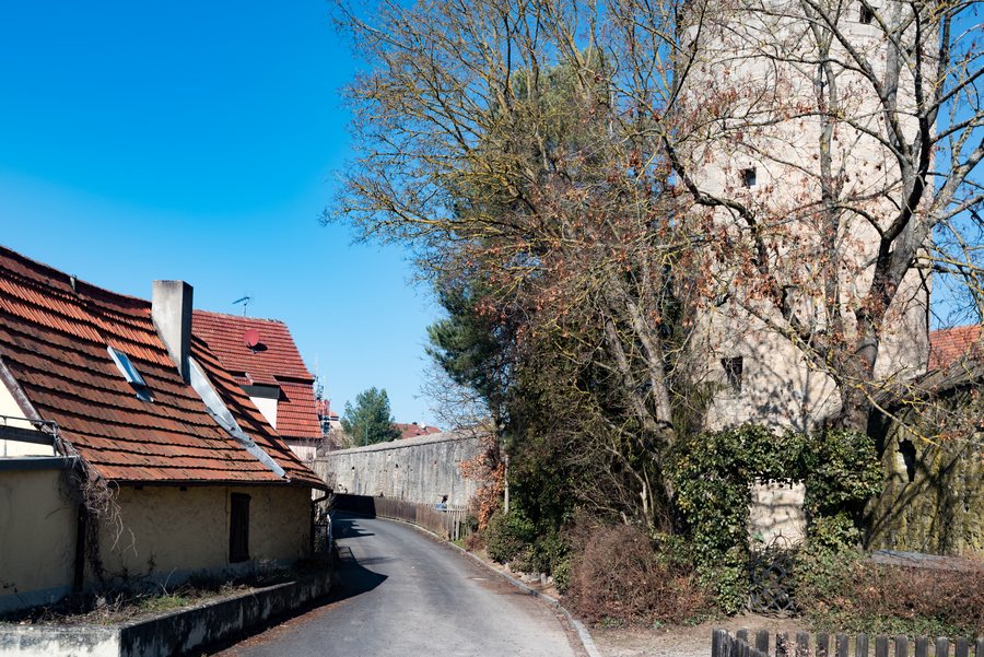 File:Stadtmauer, Weißer Turm Eibelstadt 20210228 002.jpg
