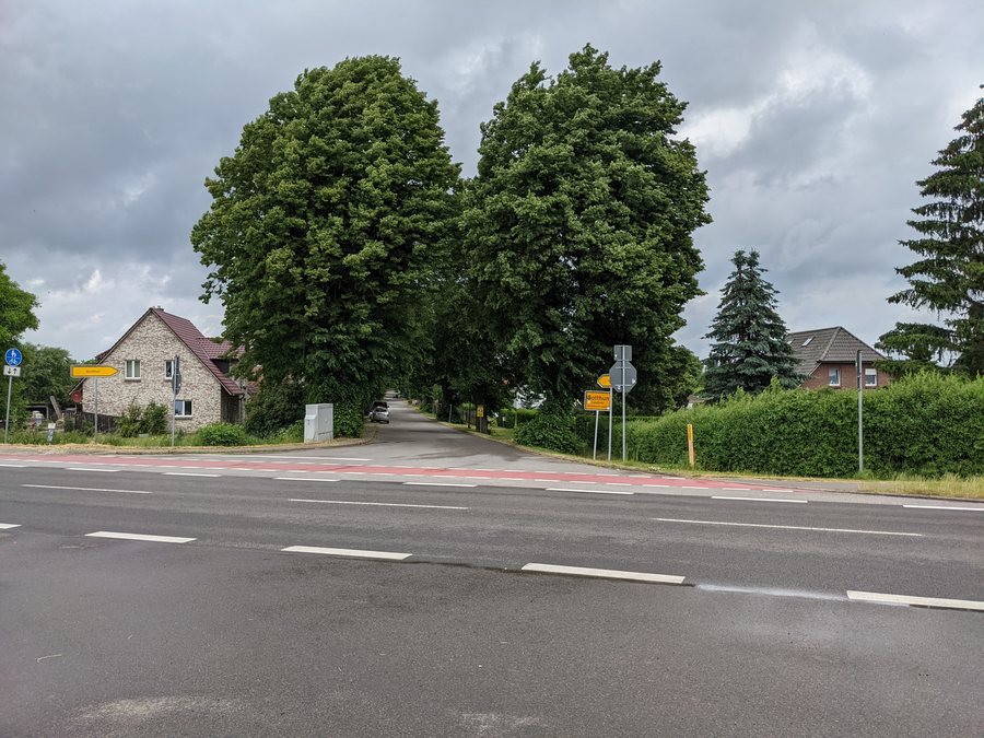 File:Gotthun-Ortseingang.jpg