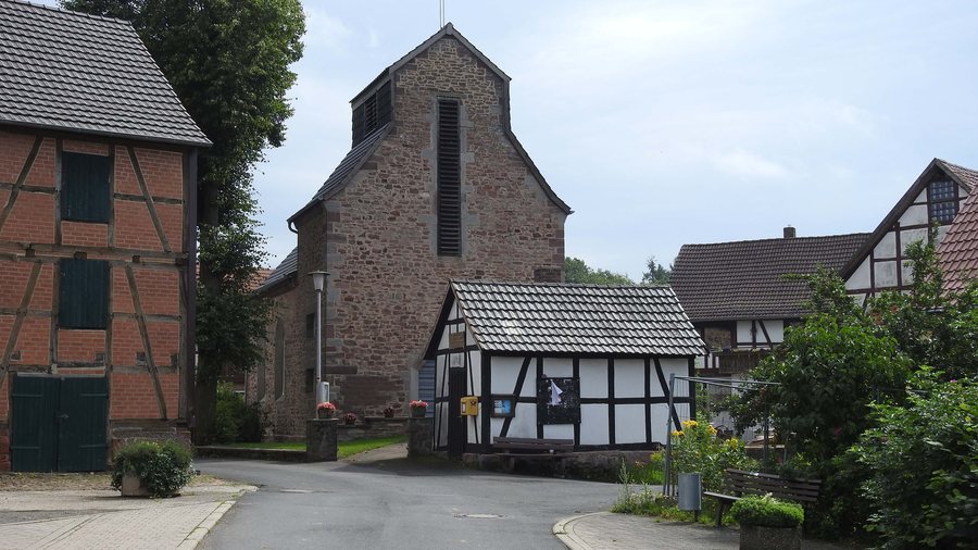 File:Bad Zwesten, HR - Wenzigerode - Kirche v W.jpg