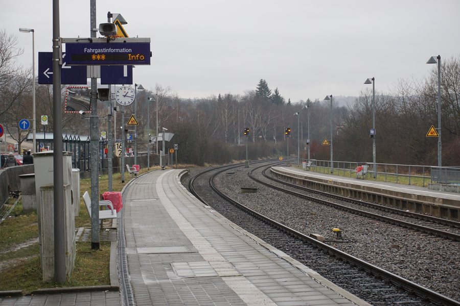 File:Bahnhof Mössingen Gleis 1.jpg