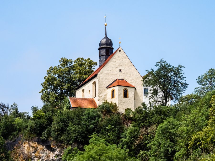 File:Klaussteinkapelle Ahorntal Ailsbachtal 20190714-RM-001.jpg