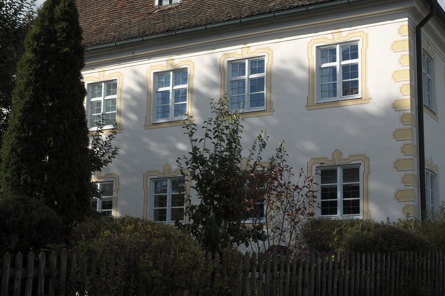 File:Epfach Pfarrhaus 829.jpg
