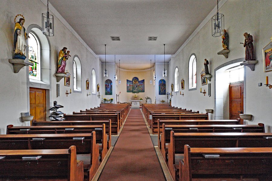 File:Warzenried Herz-Jesu-KIrche Innen2.jpg