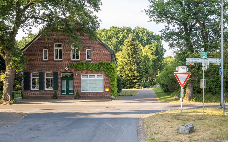 File:Alter Postweg 18-20 in Neuenkruge (