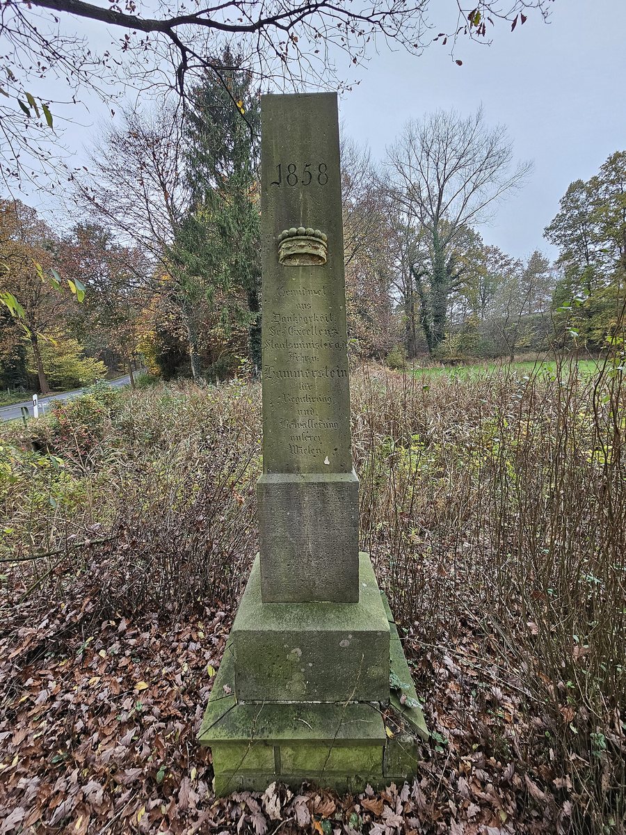 File:Monument Bendingbostel.jpg