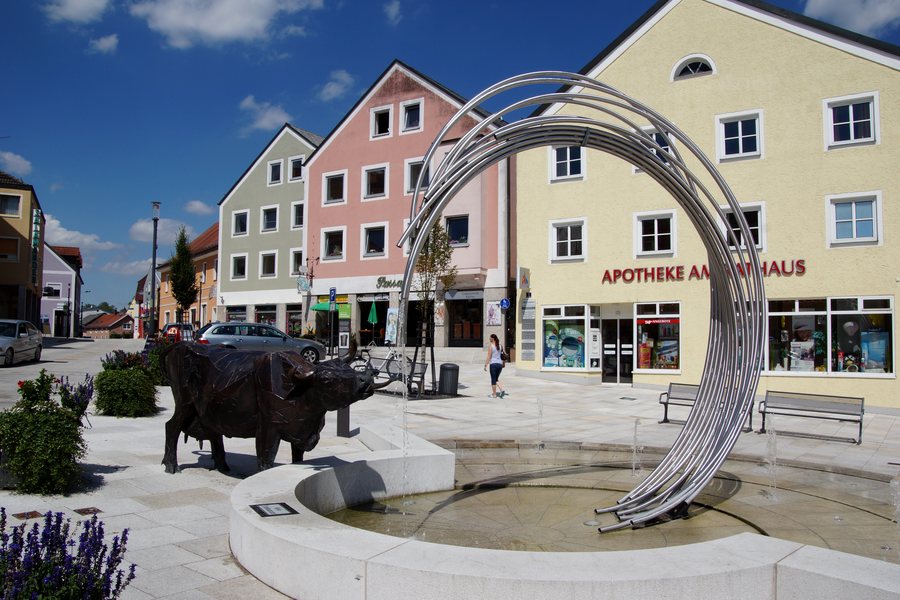 File:Stadtplatz Hemau 002.jpg