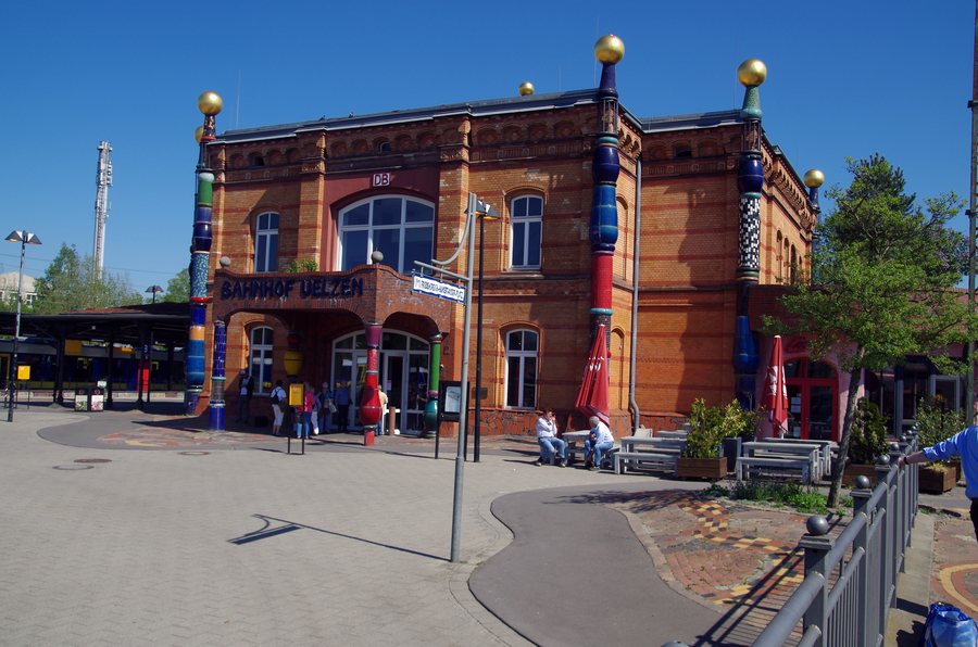 Aussenansicht Hundertwasserbahnhof Uelzen