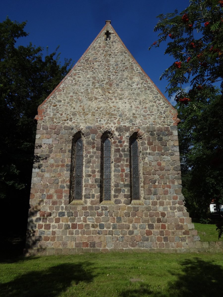 File:Kirche Rollwitz Ostansicht.jpg
