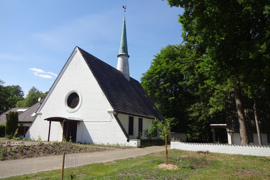 File:Kirche Lauenbrück.jpg