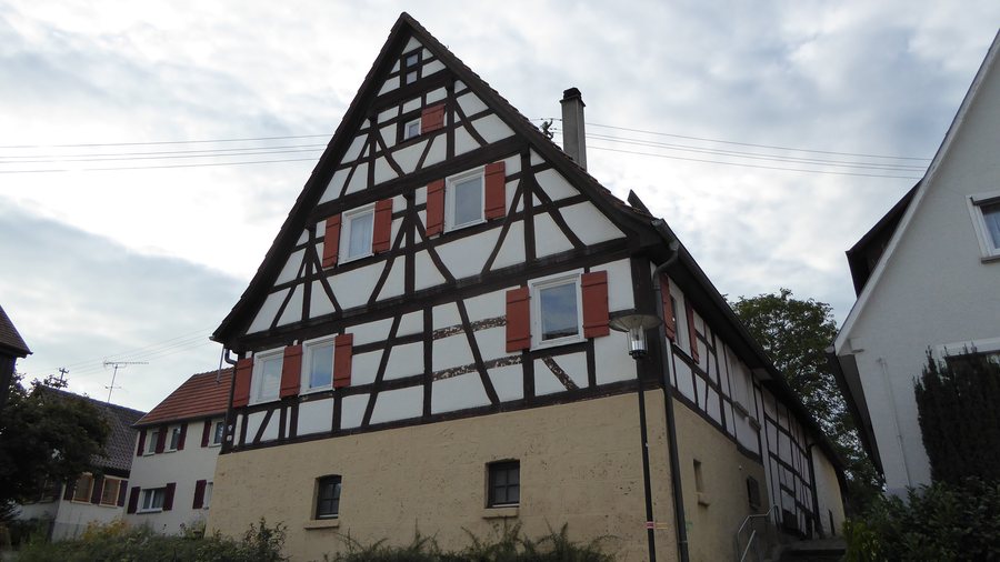 File:Nehren (Württemberg), Bauernhaus Luppachstr. 28 Ostansicht.jpg