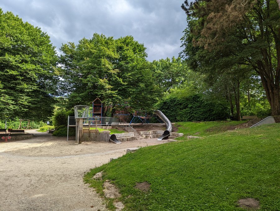 File:Bad Dürrheim Kurpark Spielplatz.jpg