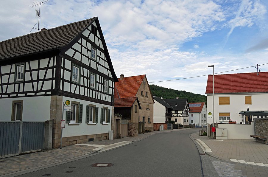 File:Niederlauer, NES - Oberebersbach - Saalestr Nr 15 v W.jpg