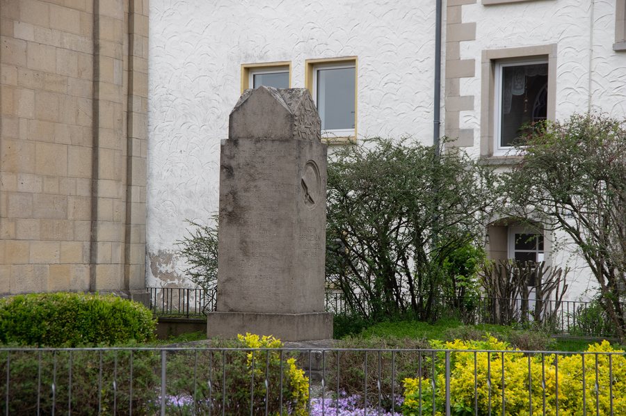 File:Kriegerdenkmal Weenzen Duingen.jpg